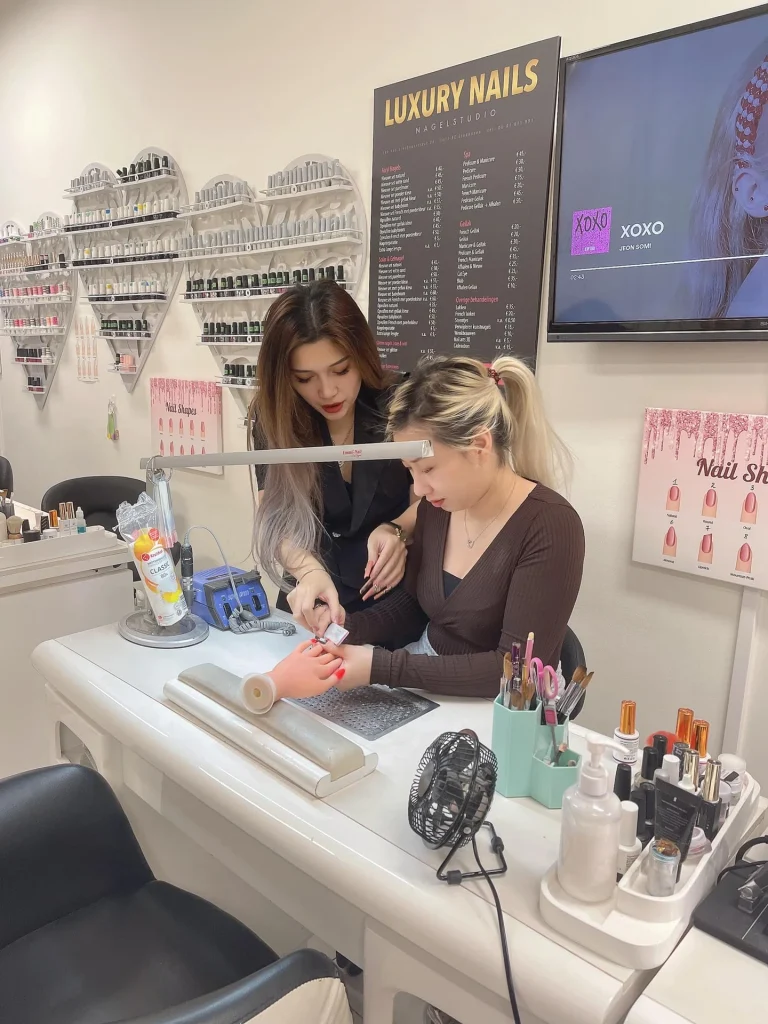 Diamond Nails Acacdemy
